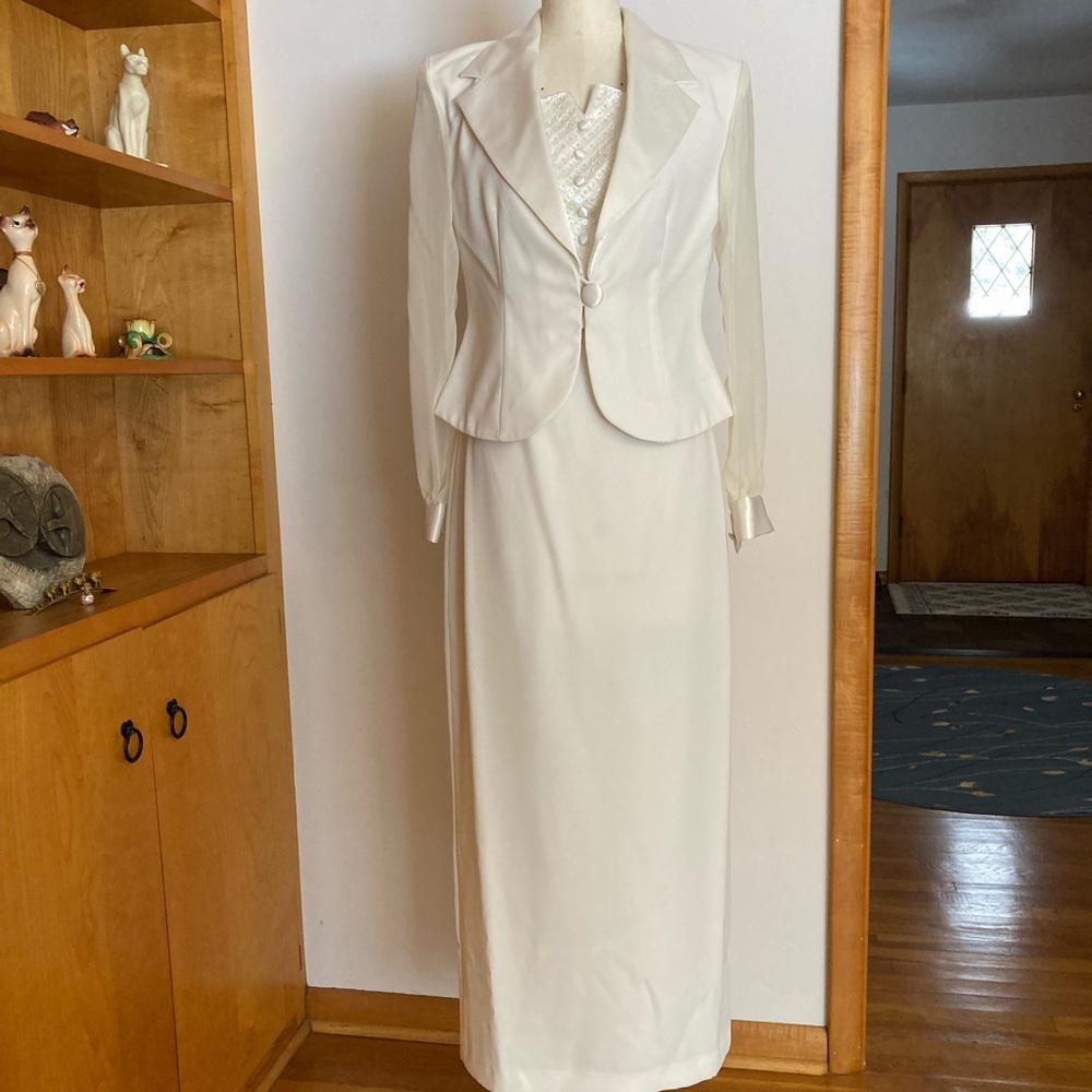 Crimson by Lawrence Kurtz White Mother of the Bride Skirt Set Spring Formal